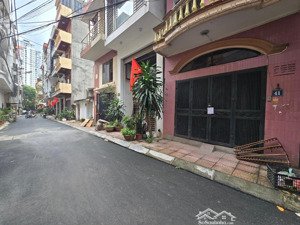 nhà 4 tầng phố hoàng công chất 52m phân lô vỉa hè ôtô vào nhà 3 mặt thoáng giá 15.7 tỷ.
