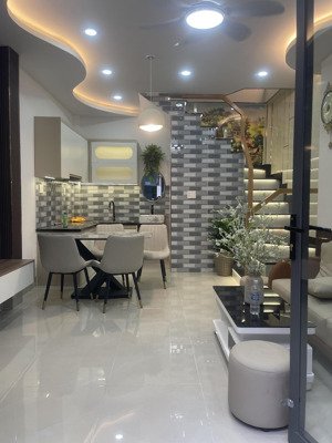 nhà hxh nguyễn thái sơn - gò vấp - sát đh văn lang - xe hơi đậu trước cửa - chỉ hơn 4 tỷ