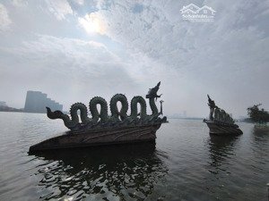 bán đất đẹp nhất tây hồ dt 99m2-mt 5.5m-lô góc-vỉa hè rộng-gần hồ tây-phố lạc long quân.giá 50 tỷ