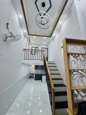 chỉ 2t4 có ngay nhà đẹp vào ở liền - ngay chợ bình trị đông - shr vuông vức không quy hoạch