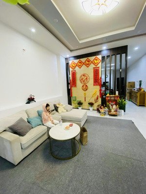 cần tiền bán nhà 3 tầng mt thanh lương , hoà xuân vị trí gần đường 29/3 và diên hồng