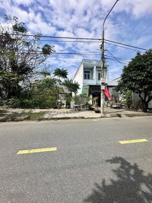 bán đất đừơng hằng phương nữ sĩ (7m5) nhìn qua trường cấp3 võ chí công .