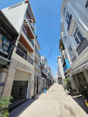 nhà mới 5 tầng|hxh đường lã xuân oai|long trường q9 |gần đh tc marketing|full nội thất|hoàn công đủ