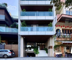 bán toà bulding mặt phố bùi thị xuân,223m2, 15 tầng, mặt tiền 8m, dòng tiền 700tr/tháng.