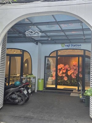 căn nhà phố diện tích lớn giá tốt hiếm có tại trung tâm quận 3 khu sầm uất đủ các dịch vụ tiện ích