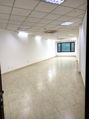 chính chủ cho thuê văn phòng tại vũ phạm hàm,cầu giấy. dt 60m2 giá 15tr/tháng. lh 