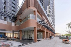 shophouse phù hợp kd quán - có vỉa hè mặt tiền bến bình đông, 90m2, giá 6 tỷ. cho vay đến 70%