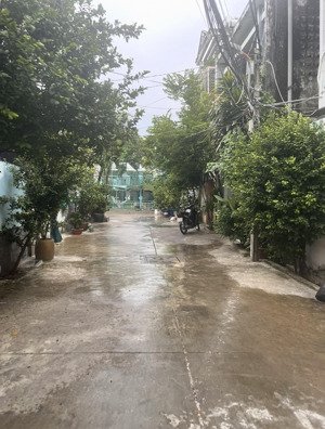 bán nhà dt lớn xây biệt thự hoặc chdv - ngang 6m vuông vức nở hậu