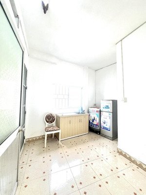 phòng 1pn tách bếp quận 3 - vòng xoay dân chủ , máy giặt riêng, ở ngay. giá cực tốt 5.6tr !