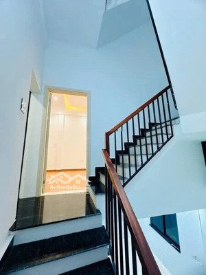 cần bán gấp trước tết. 2 mặt ngõ thông, nông, kinh doanh. nhà đẹp ở luôn. trung tâm đống đa.