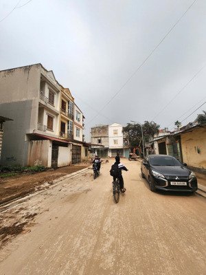 bán nhà 3 tầng giãn dân khu 10 đại phúc gần sát công viên văn miếu.dt 81m2 mt 4.5m giá 10.7 tỷ