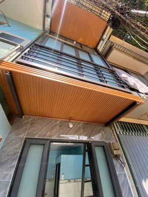 chỉ 1.3 tỷ- sổ hồng riêng- nhà 3 tầng - khu dân cư hiện hữu