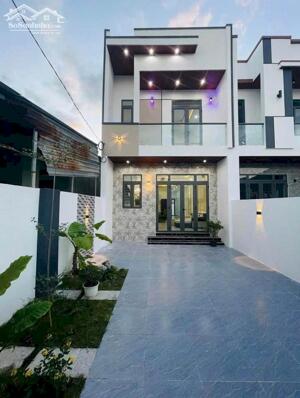 NHÀ MẶT TIỀN KINH DOANH SÁT BÊN TRẠM THU PHÍ BỬU LONG