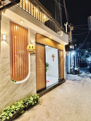 chỉ 6,85tỷ (chỉ nhỉnh hơn 100tr/m2 nhà 2 tầng mới full nt), 4,7m x 13m dài. dt đất 60m2. cn 58m2