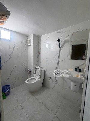 lạc long quân dt 30m2 6 tầng, mt 3.8m. nhà đẹp, dân xây, ngõ thông, vuông vắn. nhà đẹp đón tết.