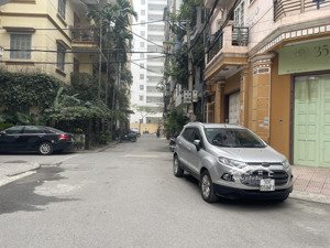 cho thuê nguyên căn phân lô phạm tuấn tài 51m2, ô tô đỗ tránh, vỉa hè, giá 20 triệu, lh: 