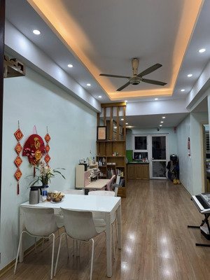 giảm giá bán - căn hộ 2 phòng ngủ view hồ - toà hh2c linh đàm