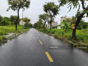 chính chủ cần bán đất cát lái c5-07 đẹp 5x 20 gần trường hojcm sổ sẵn.lh 