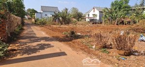 đất cưsue giá tốt - cách tỉnh lộ 8 300m