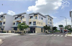 nhà cần giuộc có hồ bơi, phòng gym... chính chủ gửi bán căn góc đường lớn giá 4.7 tỷ, sắp ra sổ