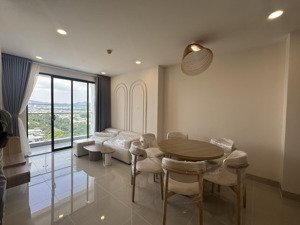 cần bán gấp căn 3 phòng ngủ căn góc view biển , rộng 104m2 đã trang bị đầy đủ nội thất giá .
