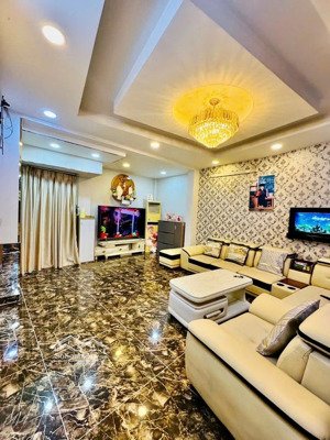 siêu phẩm 4.4x12m 1 trệt 2 lầu 4pn 5wc full nội thất cao cấp