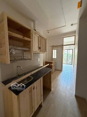 khai trương chdv mới xây 1 phòng ngủ tone gỗ dành cho khách thích thiên nhiên