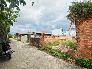 { đất ô tô thái phiên - ngang 7,5m } hẻm ô tô vi vu cách biển hòn chồng: 1,8km. giá: 6,8 tỷ.