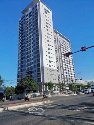 bán gấp căn hộ view biển, 2pn son tra ocean view giá 3,75 tỷ