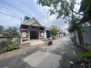 bán nhà mặt tiền nguyễn văn dương, tt. đức hoà , giá: 2,8 tỷ