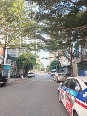 18.89 tỷ căn liền kề 83m2/ 4 tầng sổ đỏ, chân chung cư kinh doanh, giá rẻ vô địch