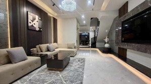 nhà 3.5 tầng full nội thất xịn xò và thang máy , vị trí thuận tiện trục đường rộng 12m