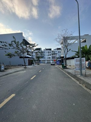 hàng giá tốt , đất đường 7m5 hoà phú 27 . - diện tích 92m2 ngang 5m - hướng đông bắc