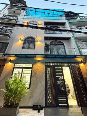 siêu hiếm- sát đg phạm văn đồng- bình thạnh- 4 tầng lầu, ô tô ngủ trong nhà - 4 phòng ngủ