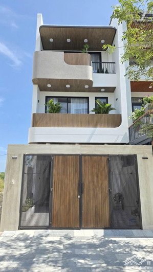 bán nhà 3 tầng mới đẹp mỹ gia gói 5 nha trang giá 9,4 tỷ