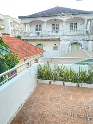 căn nhà trung tâm phường bán đảo quảng an, tây hồ bán 73m2 x 4 tầng, đi bộ sát hồ tây