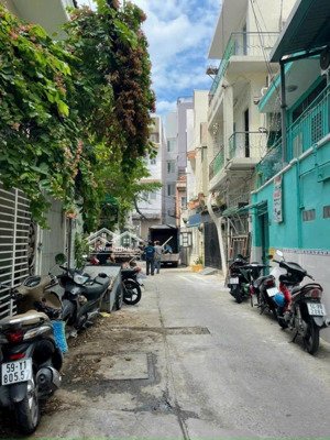 hxh nguyễn tri phương q10, dt 5,2x12m, trệt 3 lầu, làm studio, vp,...