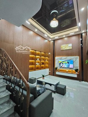 bán nhà đoàn thị điểm đống đa. 4 tầng - 7,3 tỷ.
o929 o72 năm 82