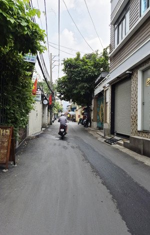 chủ bán gấp nhà gần học viện cán bộ, hẻm vào xe hơi, dt 83m2, xây mới chdv phường 11 bình thạnh