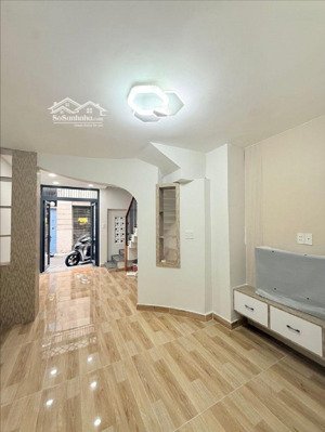 nhà giáp q10 4 tầng - 36m2 - 5pn - giáp ngay khu bắc hải - giá 7.xx tỷ