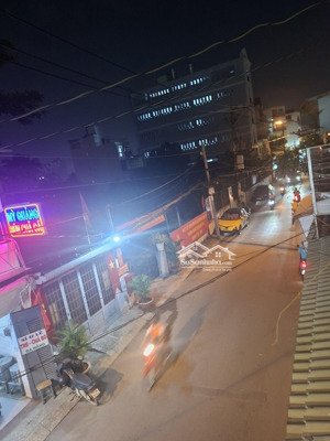 mặt tiền kinh doanh - đường 8m có lề - thông số 4.4 x 17 - nở hậu tài lộc - p8 gò vấp