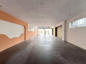 siêu phẩm góc 2mt. cách mạng tháng 8 , gần ngã 6 ,dt 8x20m 1 trệt 1 lầu đã hoàn công