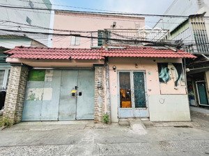 bán nhanh căn nhà trọ rộng 240m2, 32 phòng cho thuê, tn 60 triệu/tháng