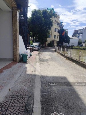 cho thuê kho bát khối , cự khối 70m2 mặt tiền 4.5 m ô tô vào , gần cầu thanh trì giá 4 tr / tháng