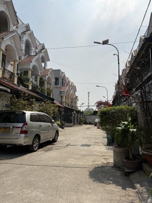 nhà 3 tầng thạnh lộc 19 , q12 ô tô đậu cửa 24/7 - sát chợ cầu đồng- dt 55m (4m x 14m)5.6 tỷ tl