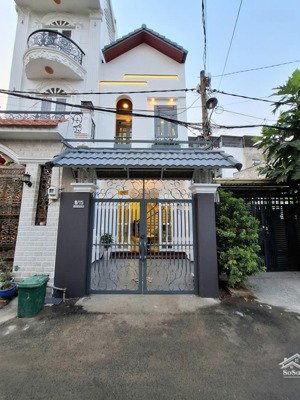 bán nhà 2 lầu đường thạnh lộc quận 12 có 3 phòng hẻm xe hơi thông thoáng