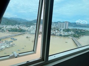 căn 68 m2 , 2 pn , 2 wc , căn giếng trời , lầu cao thoáng , giá chỉ 3,1 tỷ có sẵn hơi đồng thuê