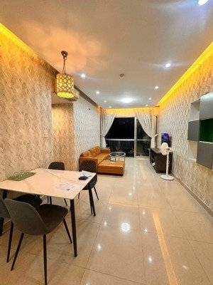 chính chủ bán căn hộ 3pn2wc khu ruby nhà có balcony và sân phơi rông view công viên