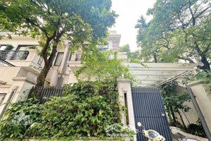 cho thuê biệt thự ciputra, gần trường unis, 5 ngủ, full nội thất chỉ 2500 usd/ tháng