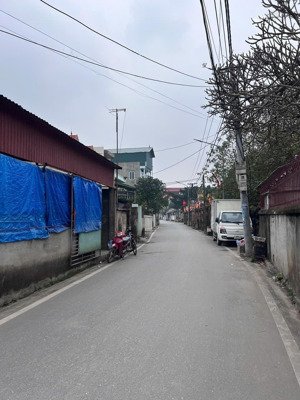 bán nhà cấp 4 mặt ngõ chính thôn nguyễn-xã cửu cao(xã phụng công mới).diện tích:109m2.mặt tiền:6m.